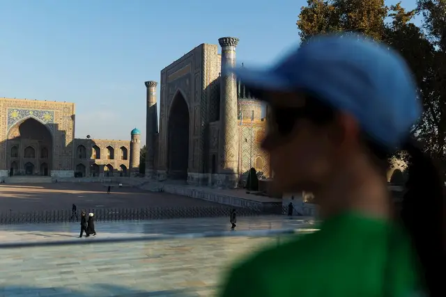 Samarkand Marathon logo