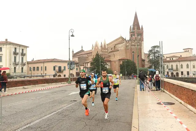 Verona Run Marathon 42/21K and Family Run logo