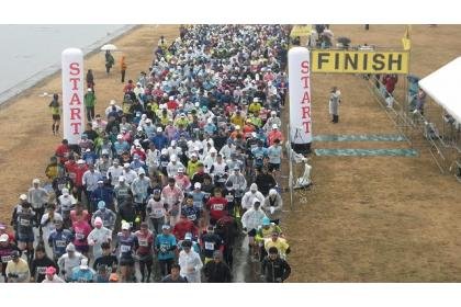 28th Kiso Mikawa Marathon (第28回木曽三川マラソン) Logo