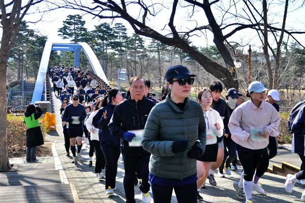 Hangang River Cherry Blossom Marathon Logo
