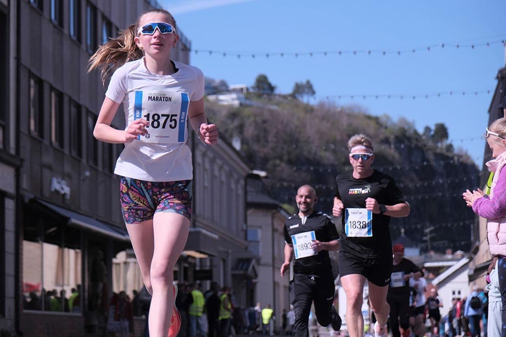 Holmestrand Marathon Logo