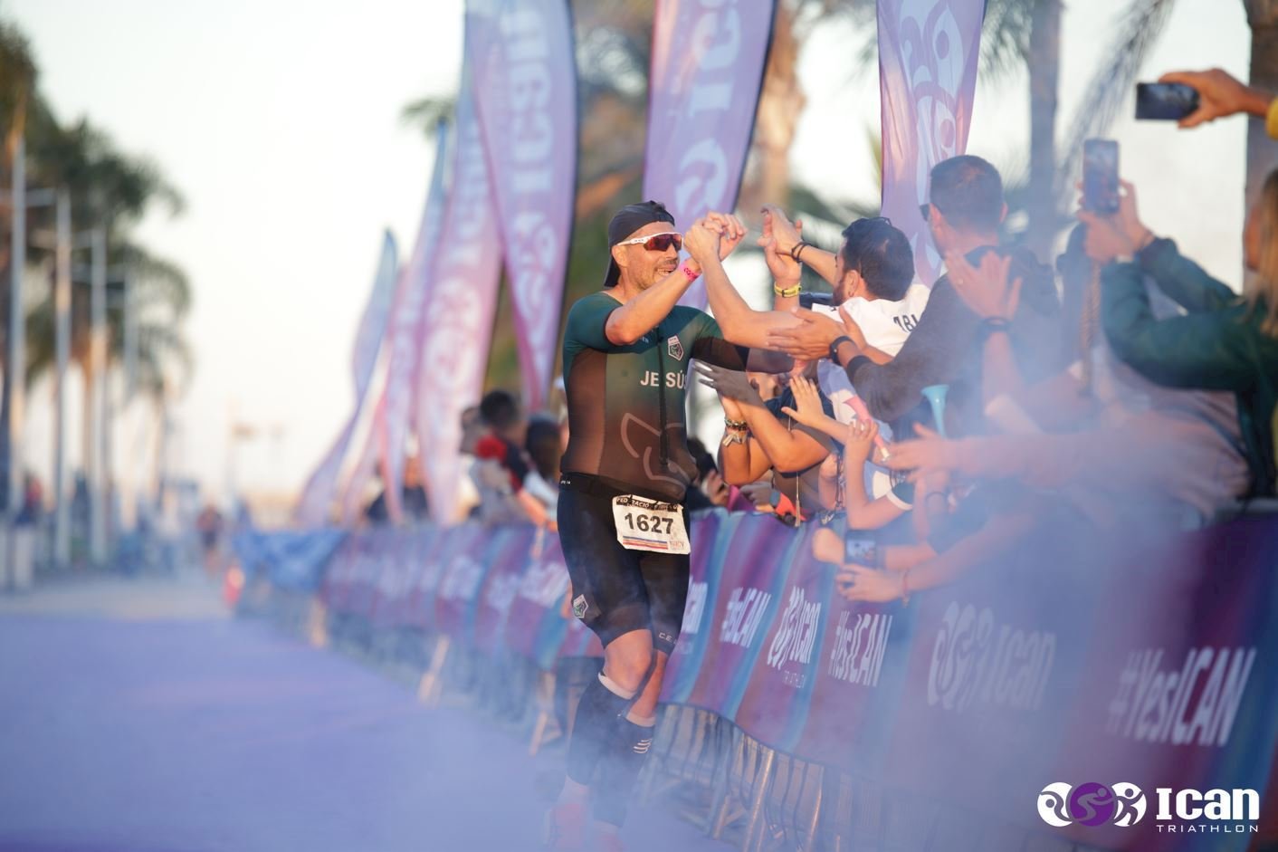 ICAN Triathlon Logo