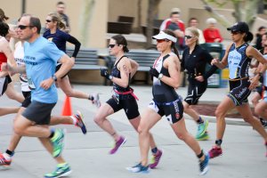 Lobo Triathlons Logo