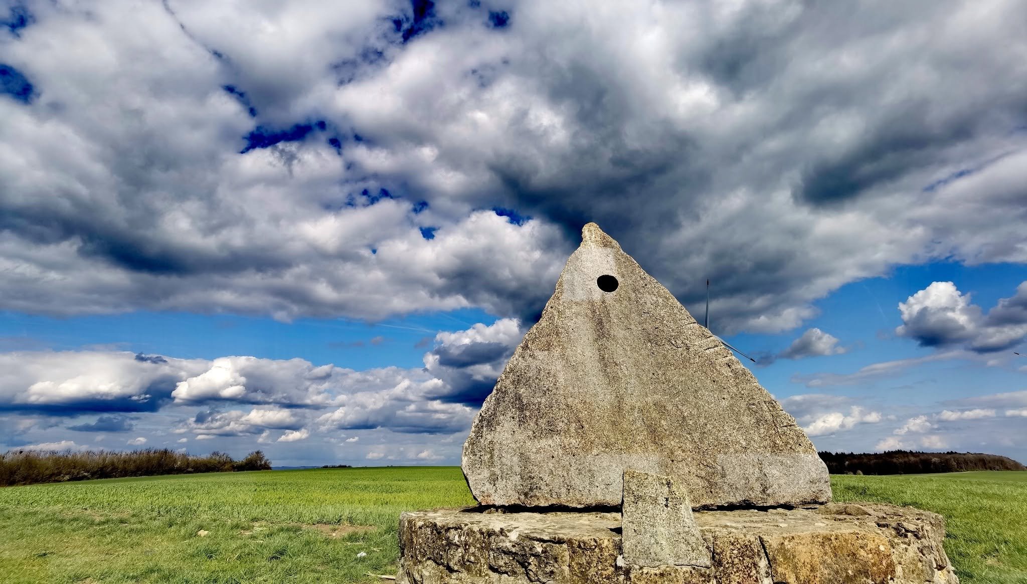 Menhirs de l'Europe - Steine an der Grenze Logo