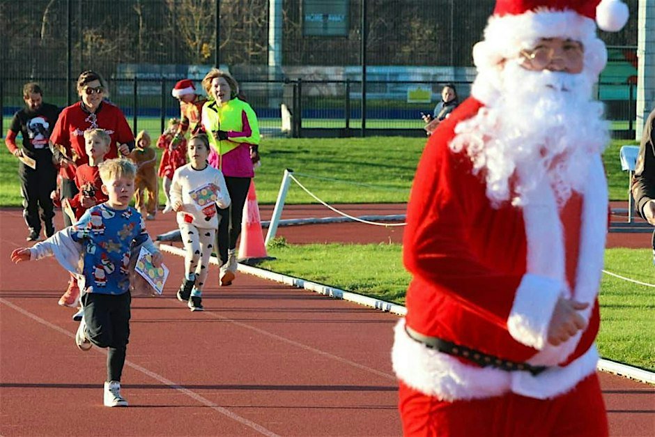 Mini Athletics Fun Run With Santa Logo