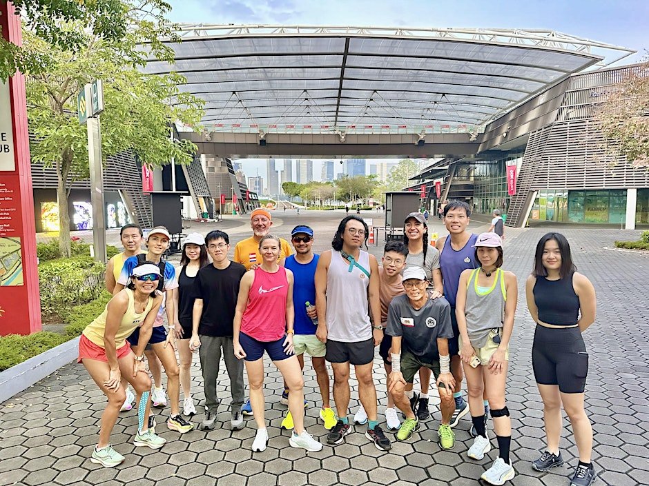 Social Run n Brekkie. Make new friends from an int'l run n social grp! Logo
