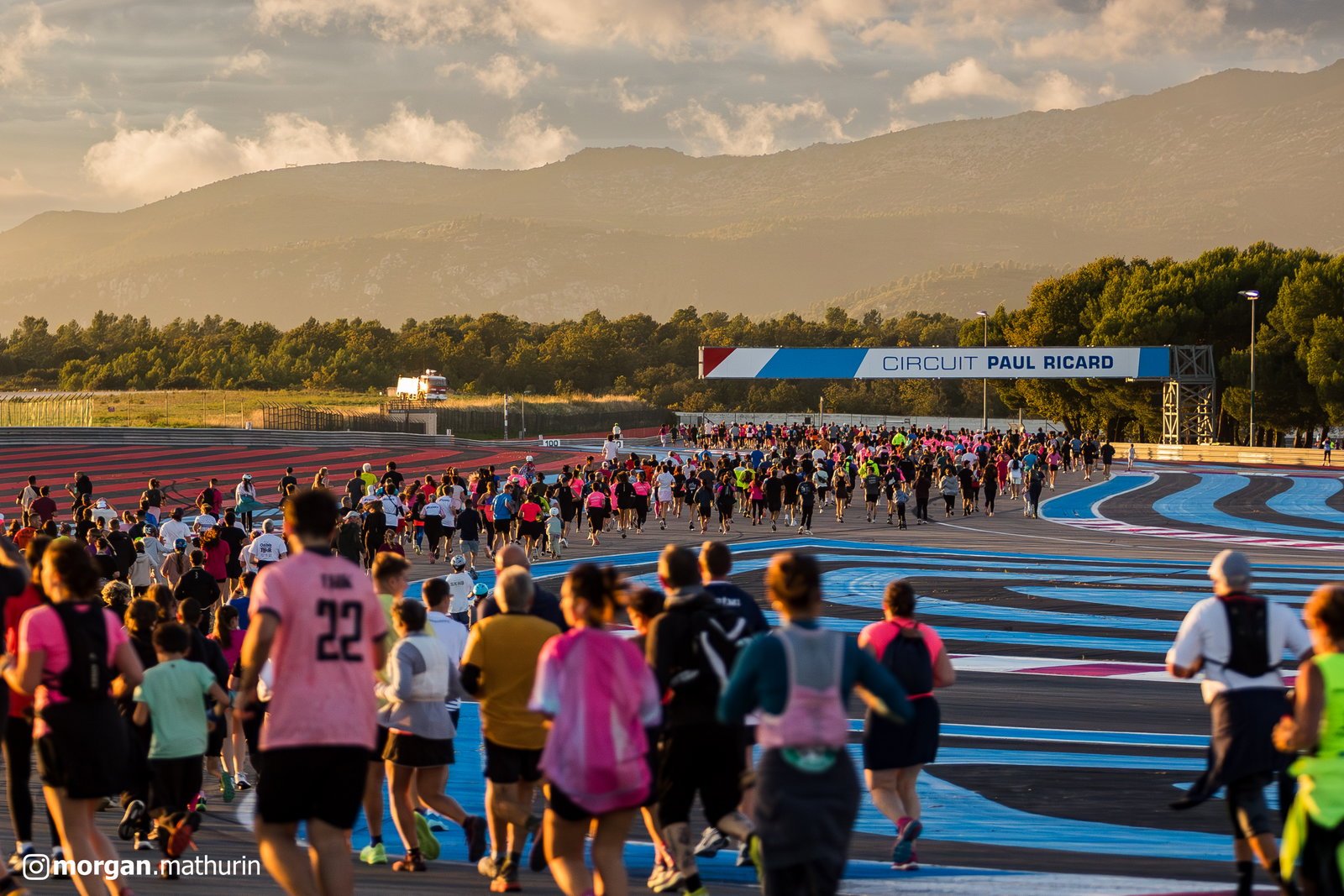 SUNSET RUN - OCTOBRE ROSE Logo