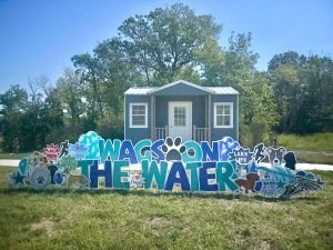 Wags on the Water Logo