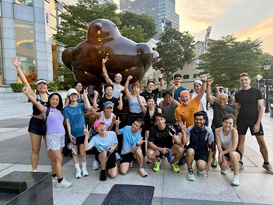 Wed evening social run. Make new friends from an int'l run n social grp. Logo