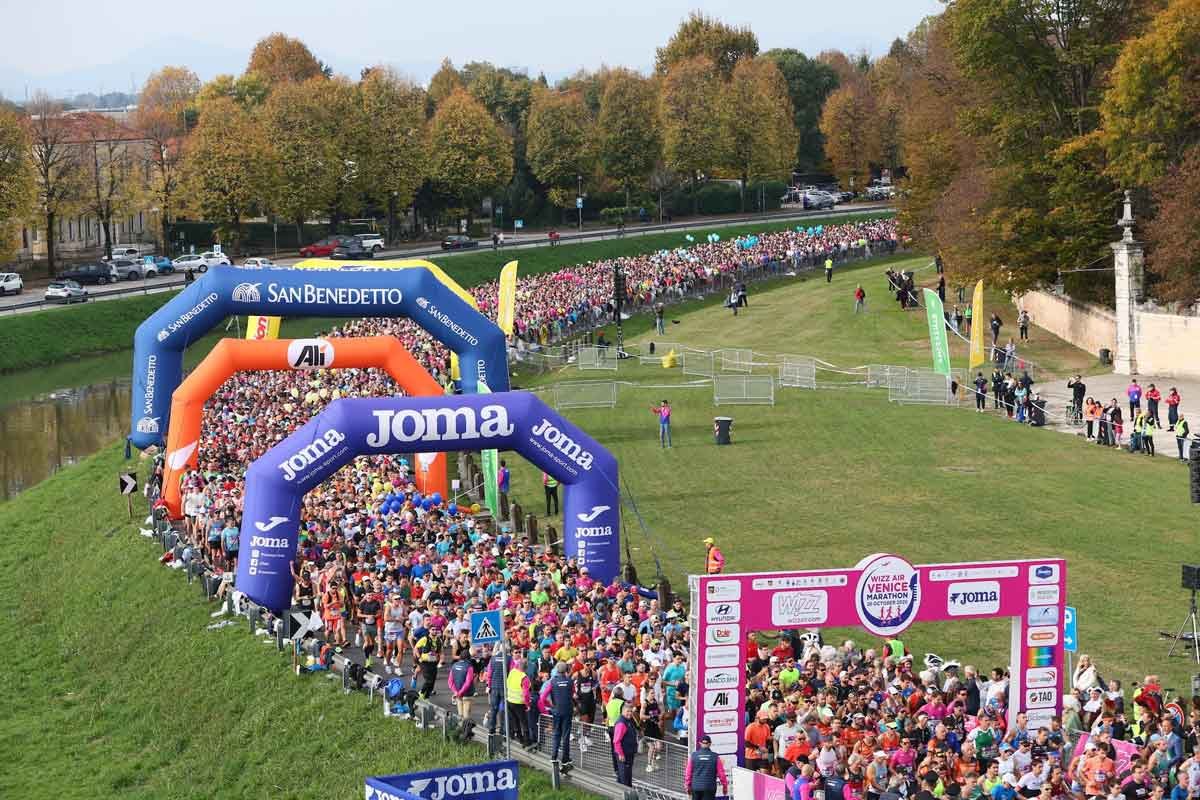 Wizz Air Venice Marathon Logo